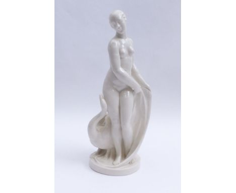   Mayer-Fassold, Eugen  Leda mit dem Schwan  (1893-1937, tätig in München) Für Passau, 1930er Jahre. Weißporzellan. Auf dem S
