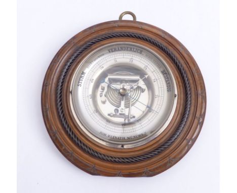   Barometer  Deutschland, um 1900  Rundes, profiliertes Gehäuse. Holz. Ø 22 cm. - Unterseite gekittet.  Messinstrument       