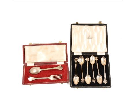 Set of six Art Nouveau style silver teaspoons, Martin Hall &amp; Co, Shffield 1953, pierced decoration, cased; trefid spoon a