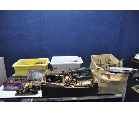 FOUR TRAYS CONTAINING VINTAGE POWER TOOLS AND HANDTOOLS including a Stanley Bailey No4 1/2 plane, two Black and Decker sander