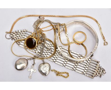 A BAG OF ASSORTED JEWELLERY, to include a silver hinged bangle, floral engraved design, engraved to the inside 'To Helen from