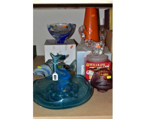 A SMALL GROUP OF GLASSWARE comprising a boxed Caithness bowl with blue swirl inclusion and etched with two pods of dolphins, 