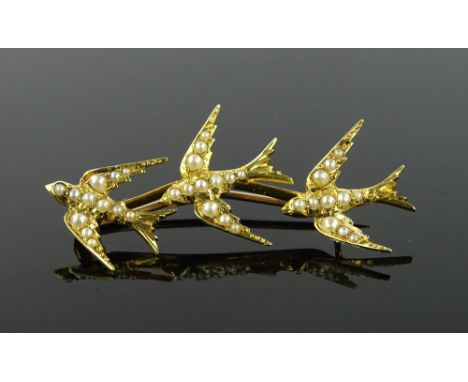 An Edwardian unmarked gold pearl set swallow design brooch, length 46mm, 4.5g.