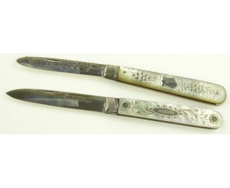 2 19th century silver and mother of pearl handled fruit knives, leather cased.