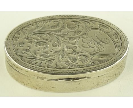 An Edwardian oval silver snuff box by William Oliver, Birmingham 1904, width 6.1cm.