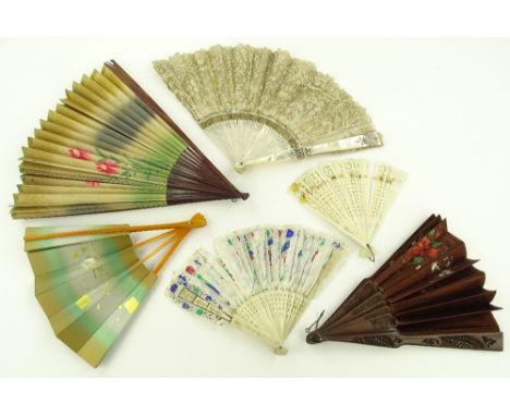 A group of 6 Antique fans, including Chinese feather fan, lace and mother of pearl, (6).