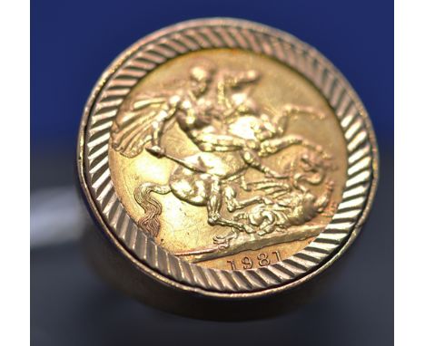 An Elizabeth II gold sovereign, 1981, in 9ct. yellow gold ring mount, ring size S, 16.5grms.