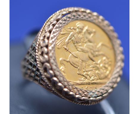 A George V gold sovereign, 1915, in 9ct. yellow gold pierced mount, ring size S, 13.3grms.