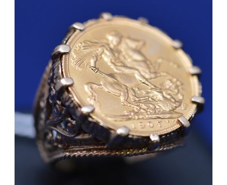 An Edward VII gold sovereign, 1907, in 9ct. yellow gold ring mount, ring size S, 15.3grms.