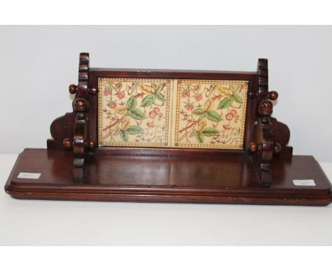 An Edwardian mahogany shelf with inlaid tiles 