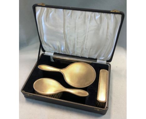 by Henry Clifford Davis, Birmingham 1921, comprising hand mirror, hairbrush, clothes brush and tortoiseshell coloured comb, d