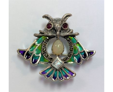 the body of opal and mother of pearl, with ruby eyes and multicoloured enamel decoration, pin and revolver fitting and fixed 