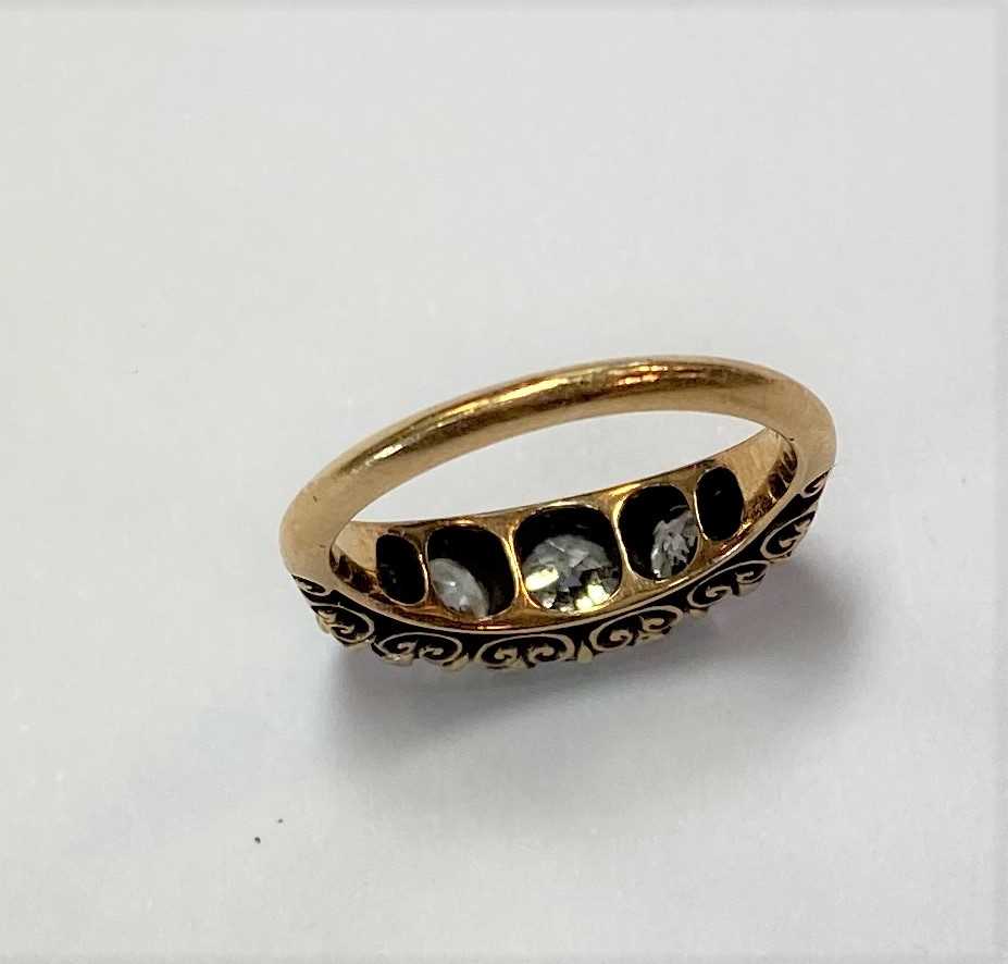 A diamond set carved head style ring, in - Cheffins Fine Art