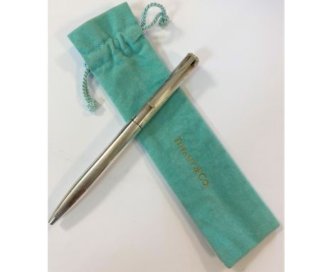 decorated with long stripes of engine turned decoration, the pocket clip in the form of a stylised 'T', signed and stamped '9