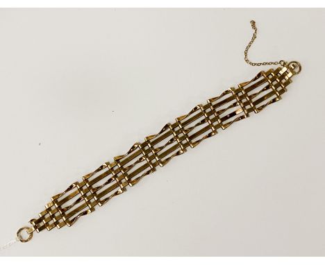 9CT GOLD GATE BRACELET , CLASP CHAIN A/F - APPROX 7.9 GRAMS