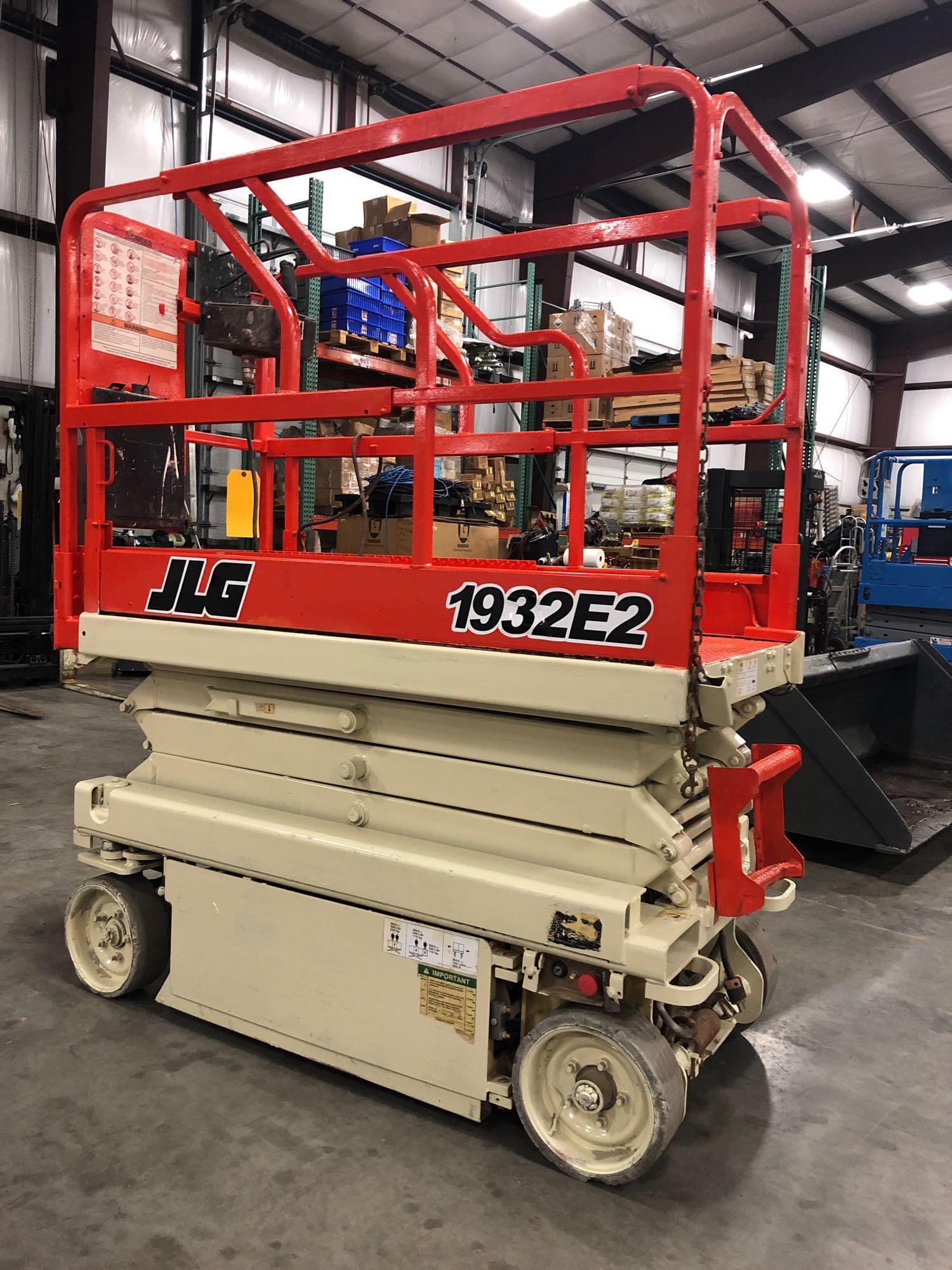 JLG 1932E2 ELECTRIC SCISSOR LIFT, SELF PROPELLED, 500 LB CAPACITY, RUNS