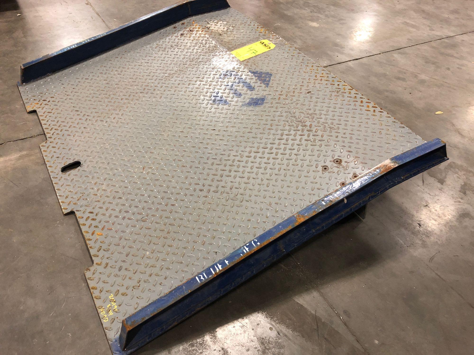 LOADING DOCK PLATE