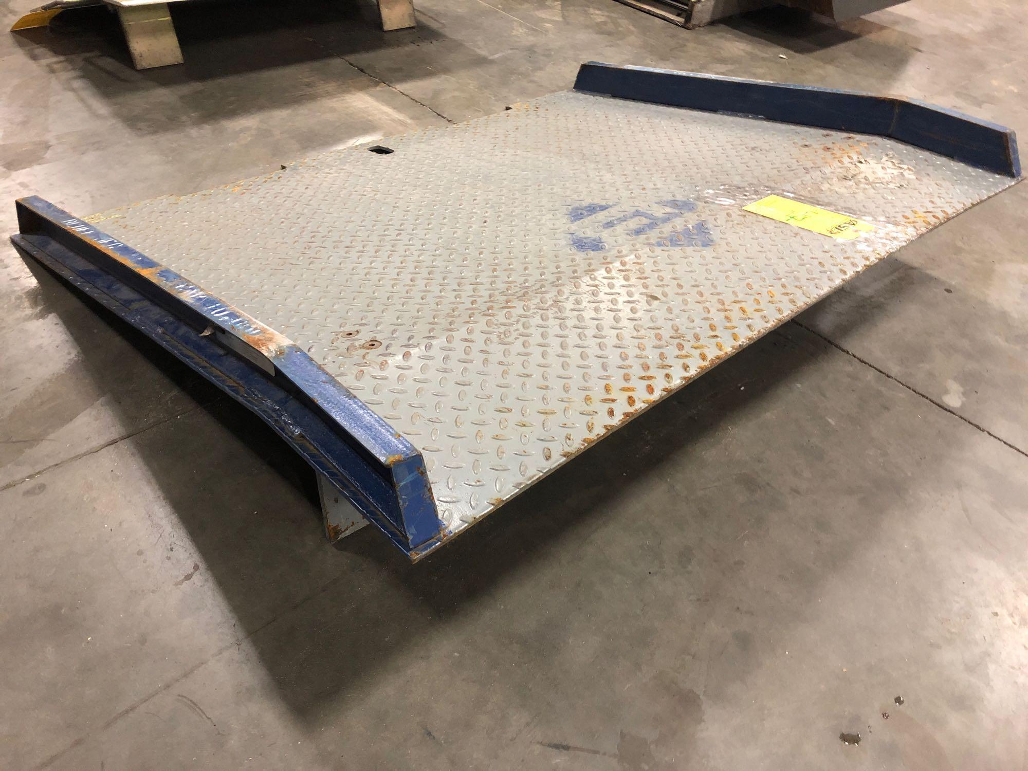 LOADING DOCK PLATE