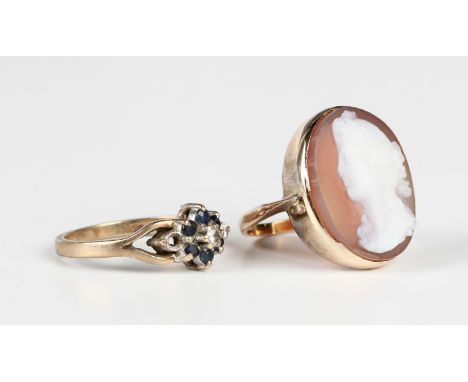 A gold mounted oval sardonyx cameo ring, carved as a portrait of a lady, indistinct mark, weight 4.6g, ring size approx I1/2,