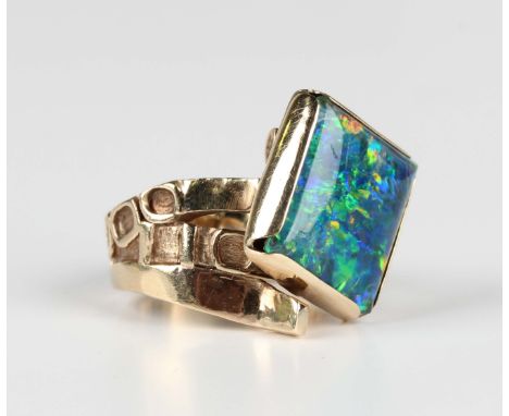 A Scottish 9ct gold and opal triplet ring in a twistover design, Edinburgh 1975, weight 11.3g, ring size approx L.Buyer’s Pre