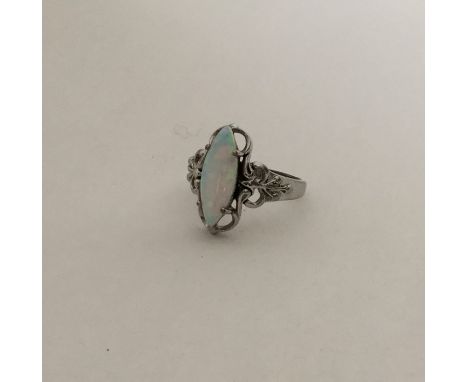 A stylish opal single stone ring in floral mount. Approx. 3.8 grams. Est. £80 - £120.