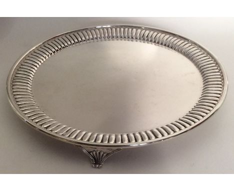 A Victorian silver circular salver with fluted border. London 1891. By Marlin &amp; Hall. Approx. 553 grams. Est. £250 - £300