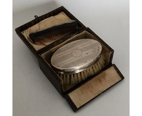 An Edwardian silver travelling brush and comb set in fitted box. Birmingham. Approx. 89 grams. Est. £15 - £20.