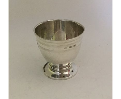 An unusual stylish engine turned silver egg cup. Birmingham. By WD. Approx. 20 grams. Est. £15 - £20.