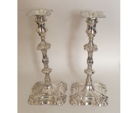 A good pair of George II cast silver candlesticks with fluted bases. London 1756. By JC. Approx. 25 cms high. Approx. 1207 gr