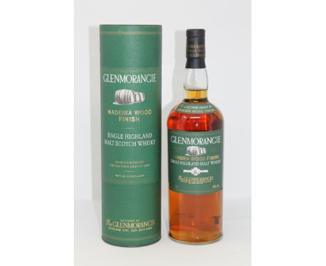 Glenmorangie - Single Highland Malt Scotch Whisky, handcrafted by the sixteen me of Tain, Madeira Wood finish, 1l, in present