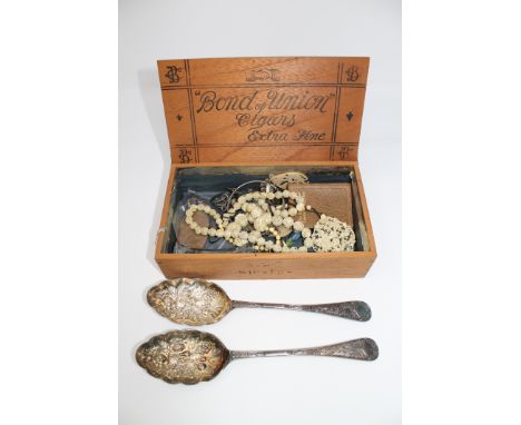 A pair of Victorian silver plated berry spoons, together with Victorian ivory necklace and pendant, etc 