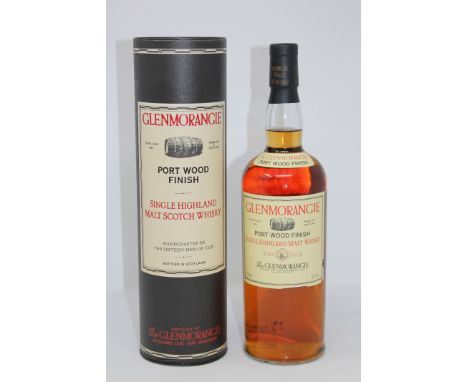 Glenmorangie - Single Highland Malt Scotch Whisky, handcrafted by the sixteen me of Tain, Port Wood finish, 1l, in presentati