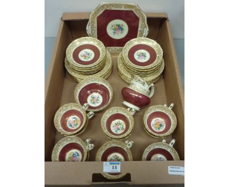 Hammersley tea service decorated with floral sprays - 12 place setttings - in one box  Condition Report One cup has a hairlin