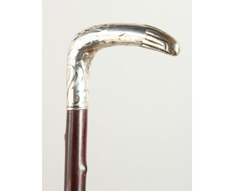 AN EARLY 20TH CENTURY WALKING STICK, with continental Art Nouveau silver handle. 89cms long.