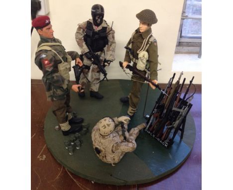 4 modern Action Man type soldiers on circular base with Action Man rifle-rack and rifles  