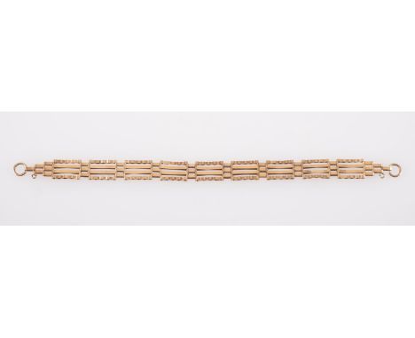 A gate link bracelet, missing clasp, jump rings marked with UK hallmark, 375, length approx. 18.0cm, 6.2grams.