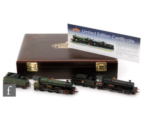 An OO gauge Bachmann 30-061 locomotive set, produced for the Severn Valley Railway for the GWR 175th Anniversary, comprising 