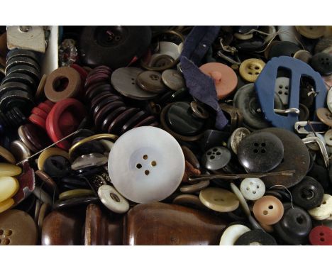 A collection of Antique and Vintage buttons, some mother of pearl examples and many many more (parcel) 