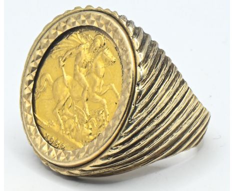 Elizabeth II 1982 full&nbsp;sovereign, mounted in hallmarked 9ct gold ring, size R, gross weight 18 grams