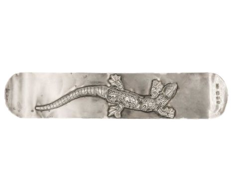 A silver bookmark applied with a lizard by Gwen Whicker. Hallmarked London 1958, length 15.5cm, 40.5g.
The estimated in-house
