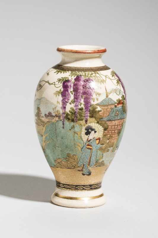 SATSUMA VASE MIT TEMPEL  UND SEE Farbige Keramik  mit Gold 