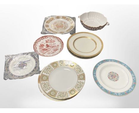 A Spode fleur de lys red twin-handled bowl and various collector's plates including Royal Worcester, Wedgwood, Royal Crown De