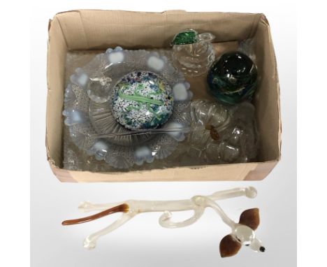 A group of glass ware to include a vintage Davidson dish, Murano glass bloodhound, two Newcastle glass decanter stoppers, pap