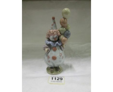 A Lladro clown with balloons
Condition
No damage