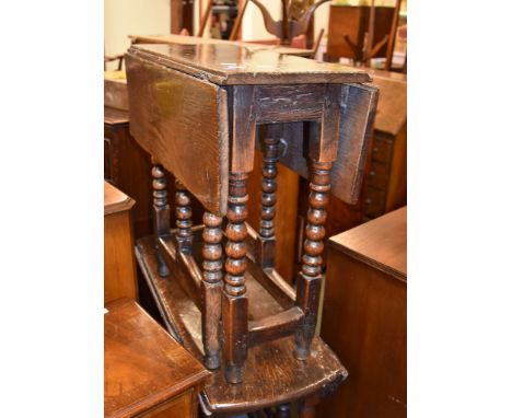 An oak drop leaf table, late 17th/ early 18th century, with bobbin turned uprights, 65cm high 