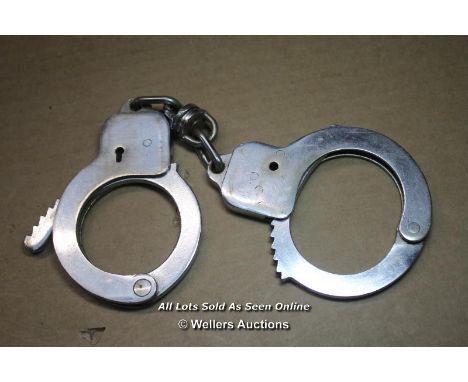 *VINTAGE POLICE HANDCUFFS MARKED O H M S 93 NO KEYS [LQD188]