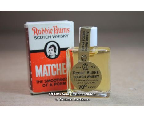 *VINTAGE ROBERT BURNS MATCHBOX MINIATURE SCOTCH WHISKY BOTTLE &amp; TINY POETRY BOOK  / 5CM HIGH [LQD188]
