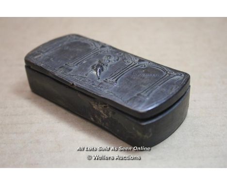 *19TH CENTURY HAND CARVED HORN SNUFF BOX OWNED BY FRANCESCA "FANNY" CERRITO, AN ITALIAN BALLET DANCER AND CHOREOGRAPHER / 9.5