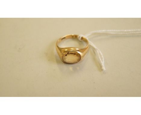 An 18ct gold gentleman's ring set oval citrine, 7.5g in total.