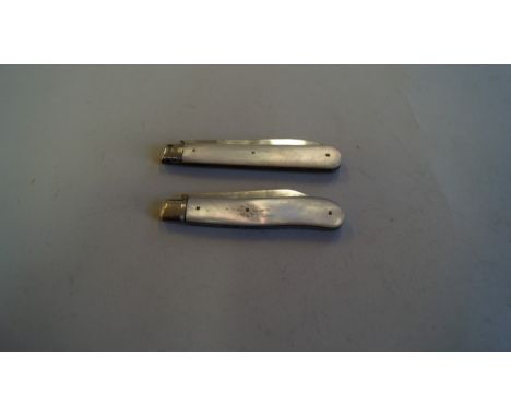 Two silver bladed mother of pearl folding fruit knives, by William Needham, Sheffield 1921 and 1937.